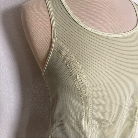 ❤️$15 BUNDLE SALE Lululemon tank - Picture 3 of 6